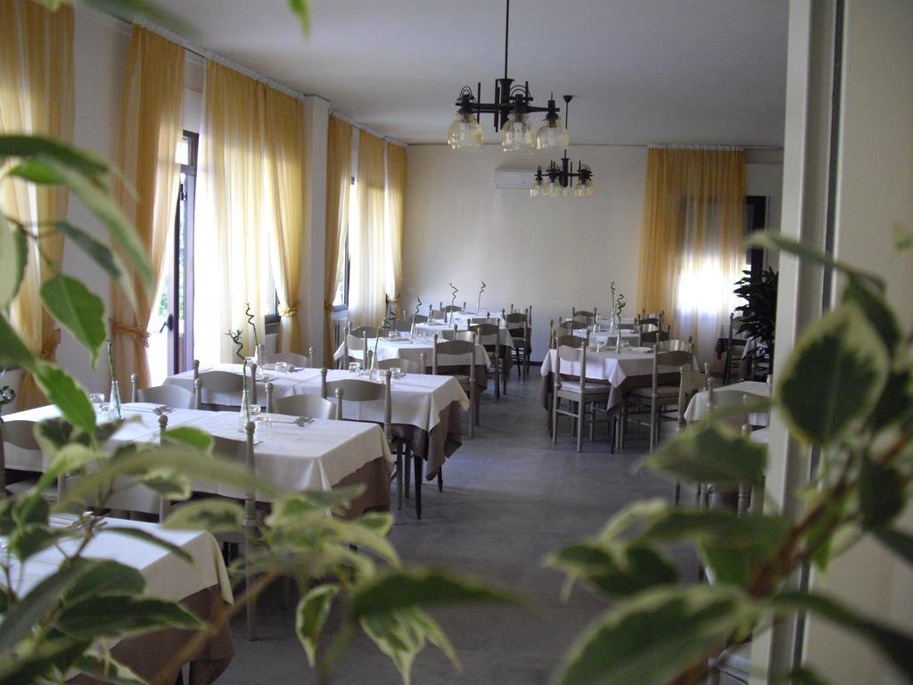 Residenza Hotel Garden Toscolano Maderno Bagian luar foto