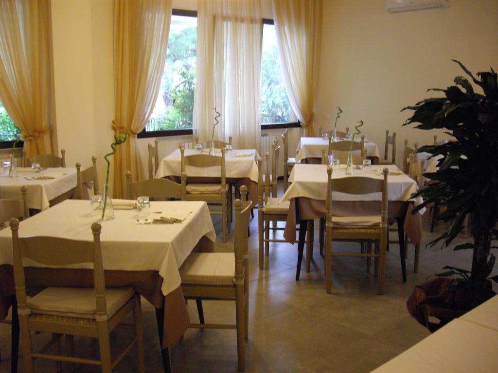 Residenza Hotel Garden Toscolano Maderno Bagian luar foto