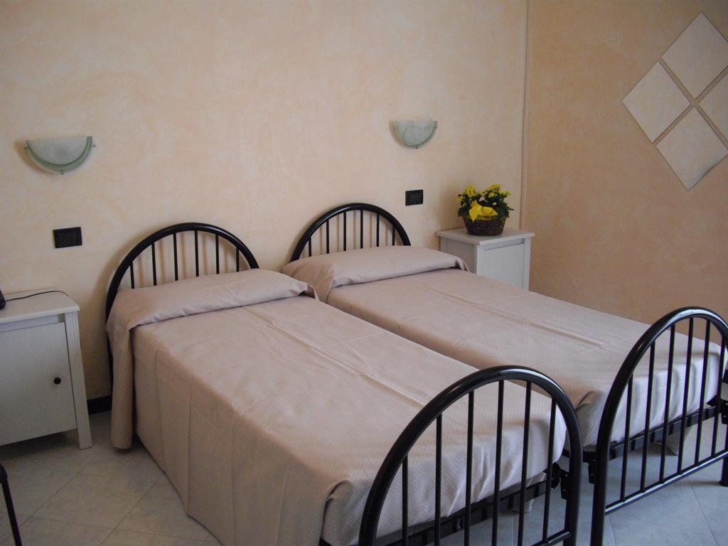 Residenza Hotel Garden Toscolano Maderno Bagian luar foto