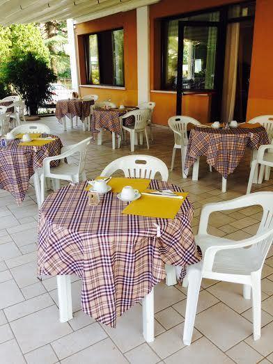 Residenza Hotel Garden Toscolano Maderno Bagian luar foto